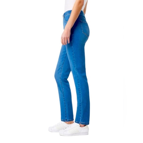 NWOT, Curve Appeal, High Rise Slim Jeans,
Size 16, Blue - Picture 8 of 9